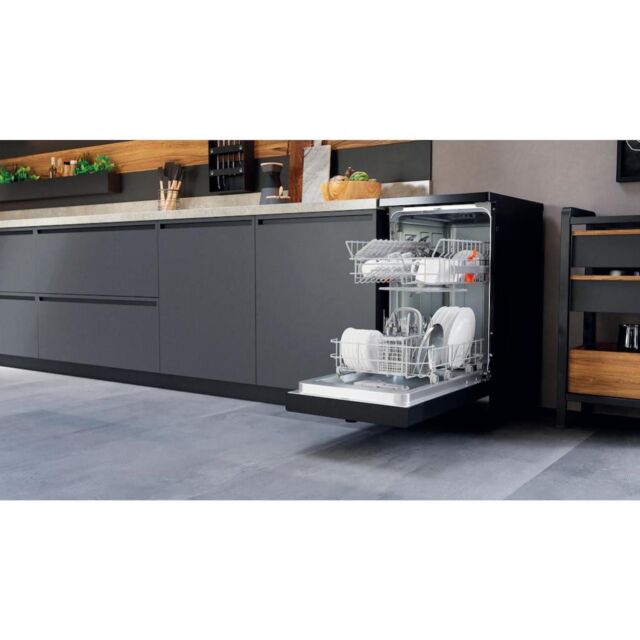 Hotpoint HF9E 1B19 B UK Slimline Freestanding Dishwasher